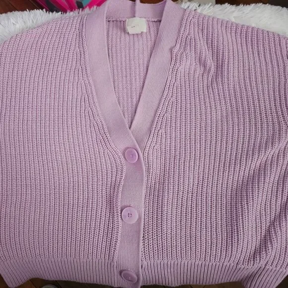 H&M Women's Soft Lavender Knit 3 Button Size Medium Cardigan - Picture 2 of 6
